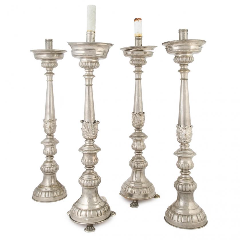 Cuatro candeleros en metal plateado. S. XX