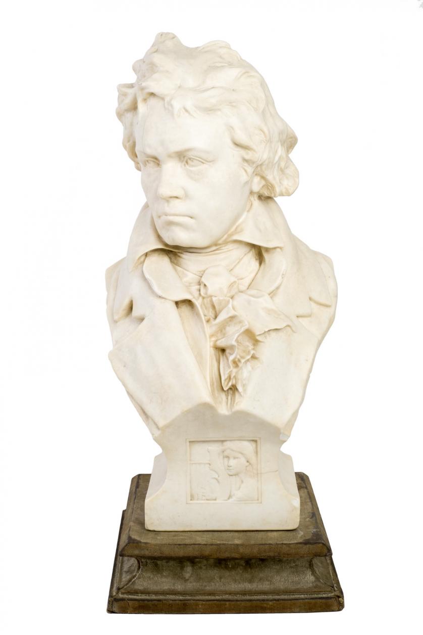 Busto de Beethoven en biscuit. Ff.  S. XIX