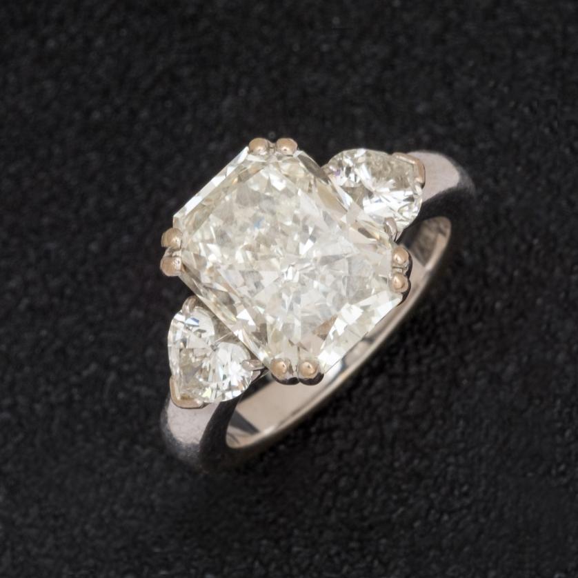 Radiant diamond Suarez ring
