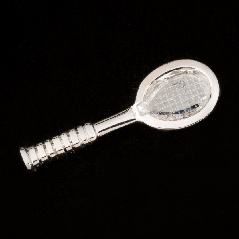 Pin raqueta de tenis con cordaje de diamante