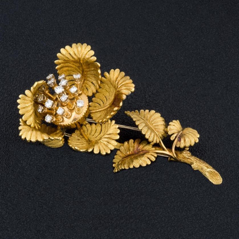 Broche de oro flor con brillantes tremblant