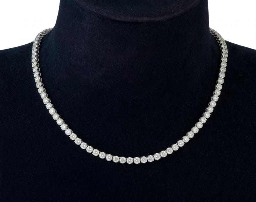 Great diamond necklace 103 diamonds 31.50 cts