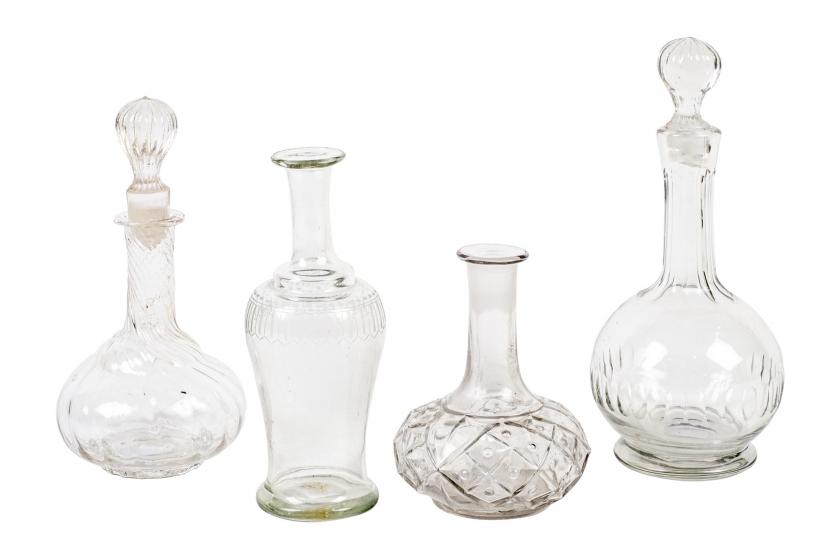 Cinco frascos de vidrio. S. XX.