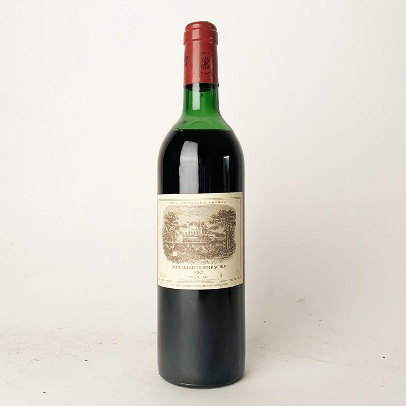 1 botella de Château Lafite Rothschild 1982