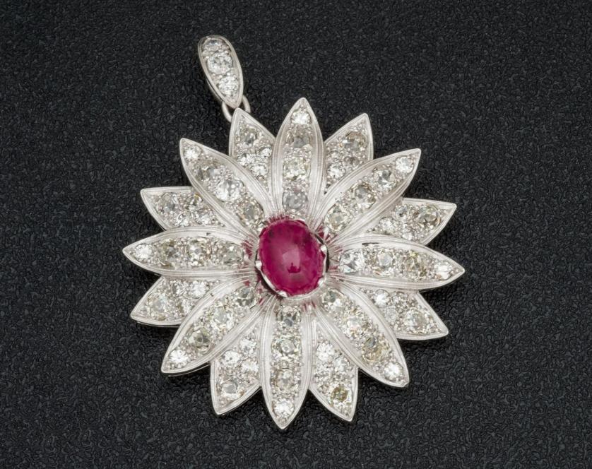 Broche colgante flor de rubí y diamantes