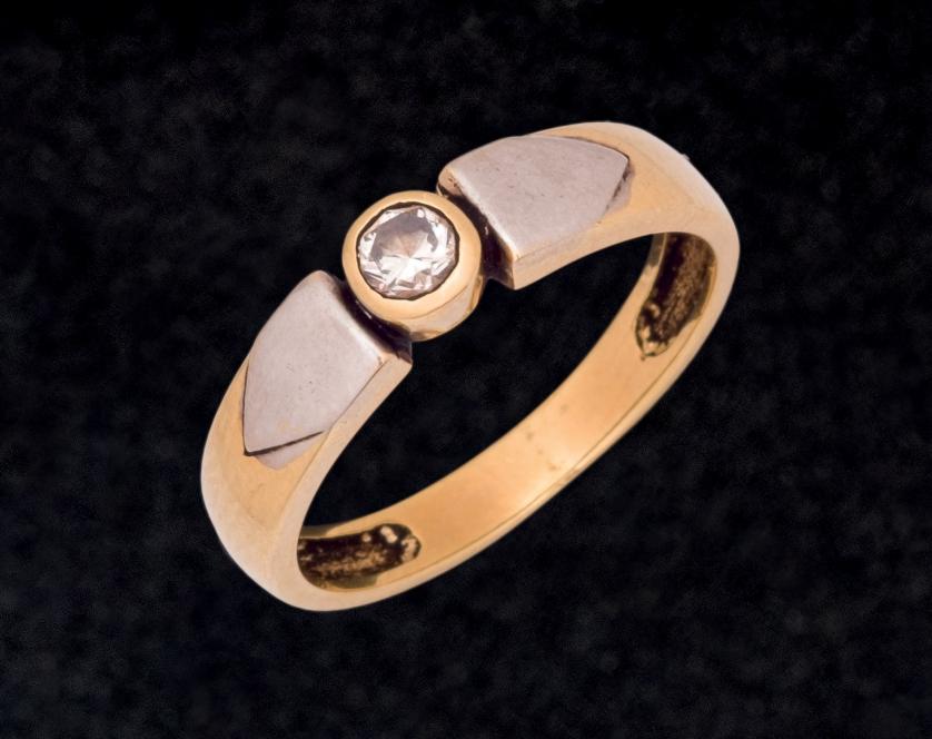 Gold diamond ring 3.60 gr