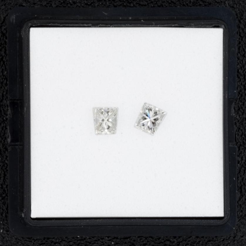 Pair of princess cut diamonds 0.45 cts total