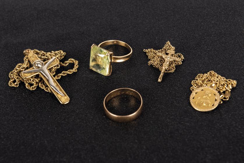 Various gold jewelery pieces 114,05 gr