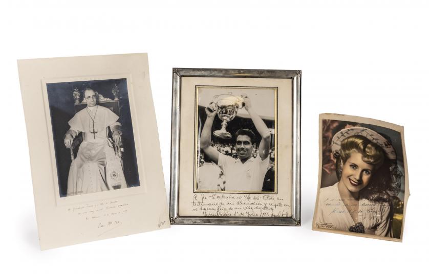 Tres fotografías dedicadas a Franco y Carmen Polo