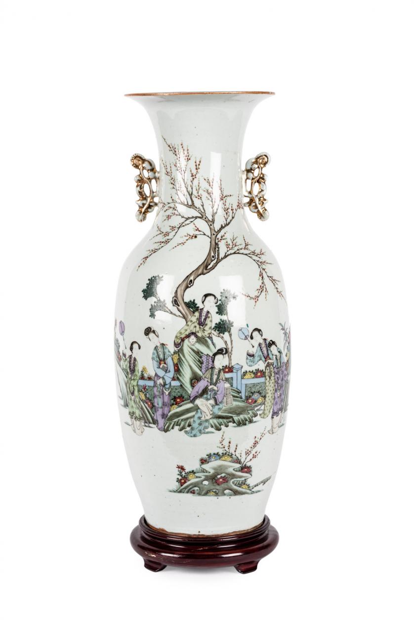 Jarrón en porcelana china. S. XIX.