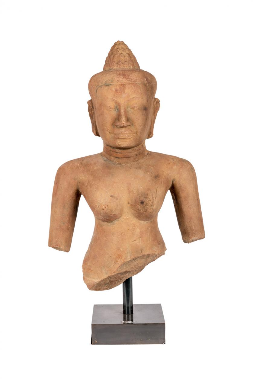 Torso de buda Khmer Estilo Lapbur, siglo XI.