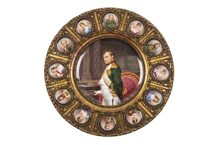 Gueridon Napoleón en porcelana Austria S. XIX