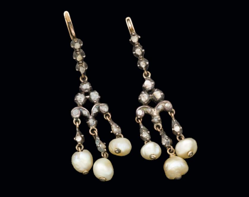 Pendientes de oro, plata, perlas y diamantes. XIX