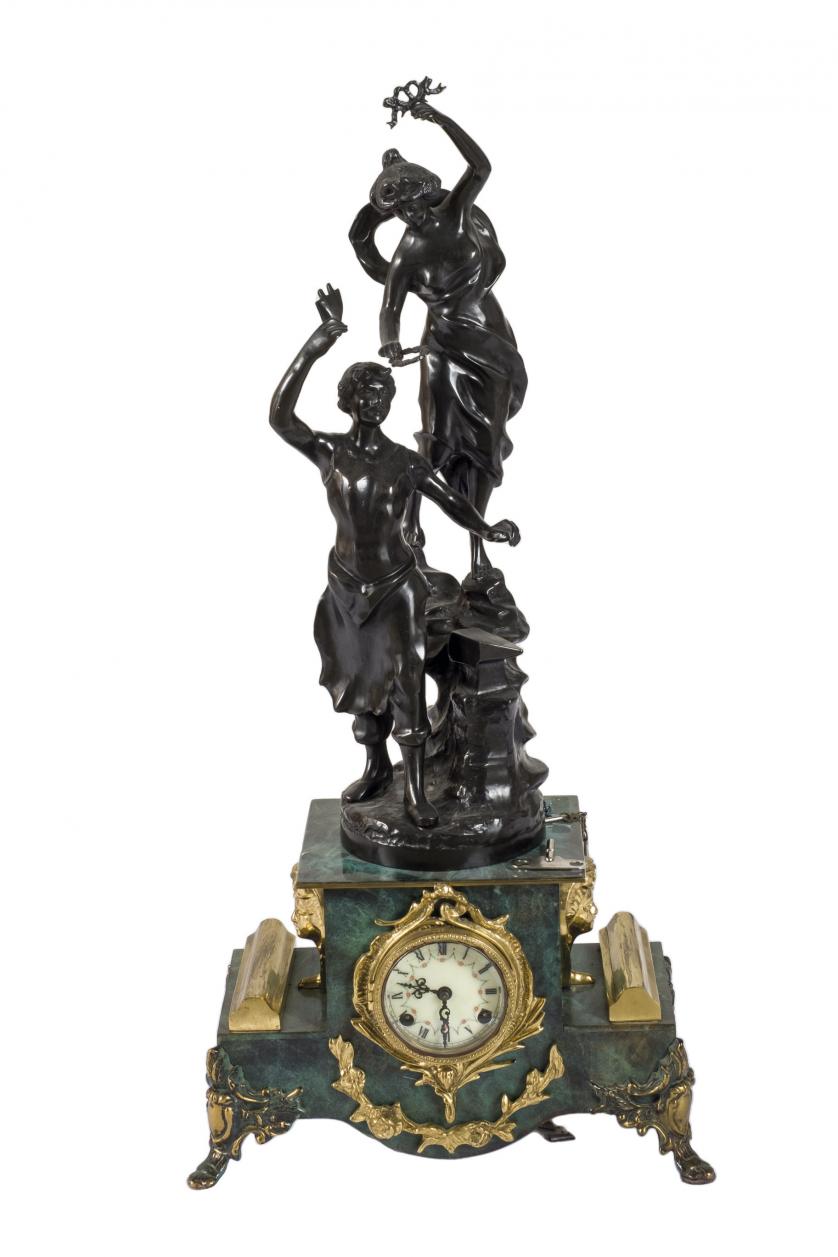 Reloj de sobremesa en bronce y marmol S. XX