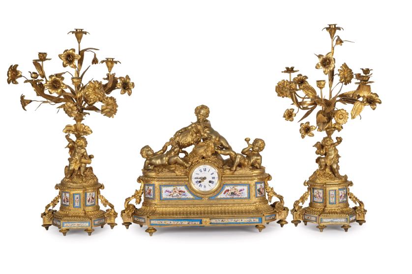 Guarnicion Luis XVI bronce y porcelana S. XIX