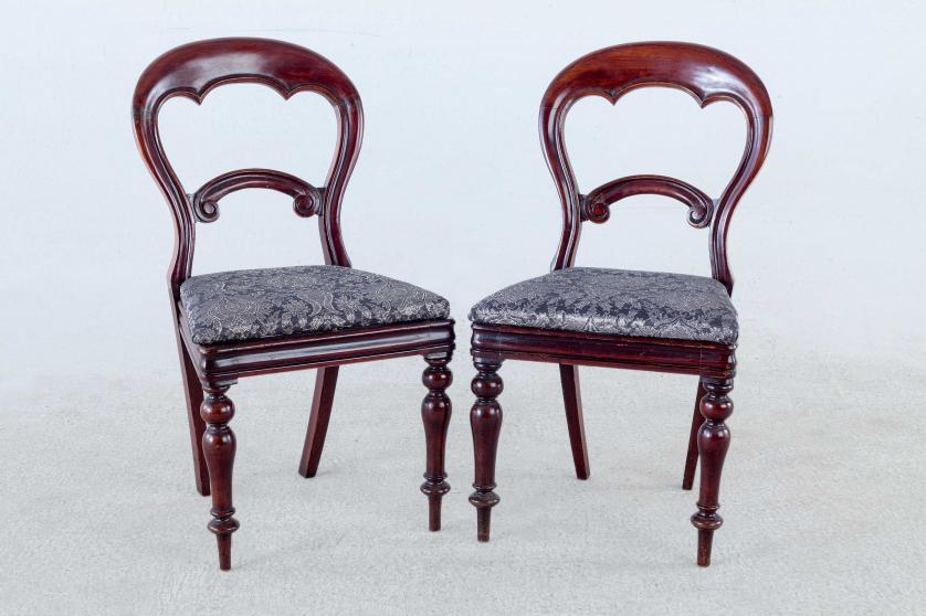 Cuatro sillas victorianas, Inglaterra S. XIX