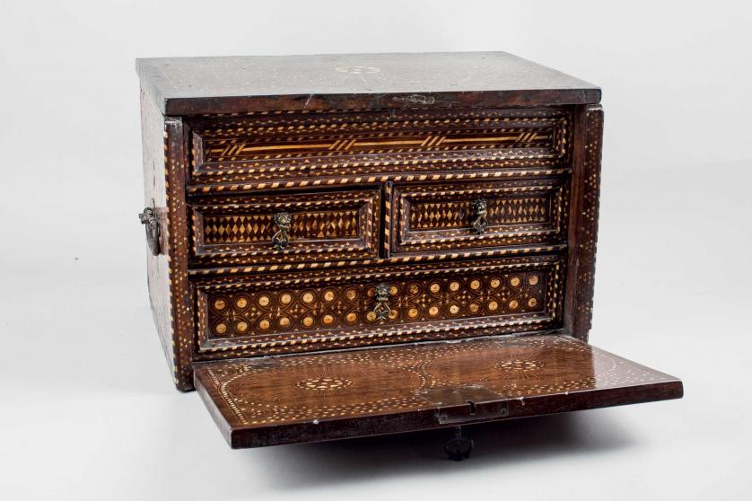 Spanish chest. Wood and bone marquetry