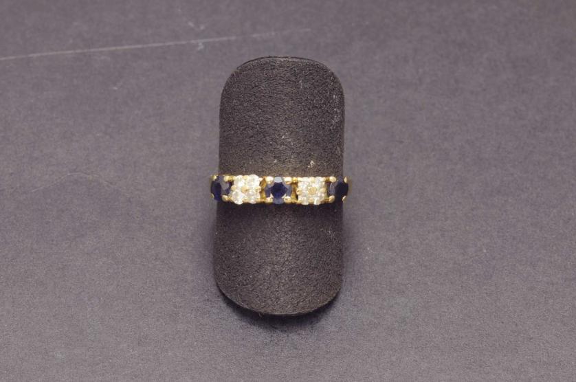 Gold ring with sapphires and diamonds