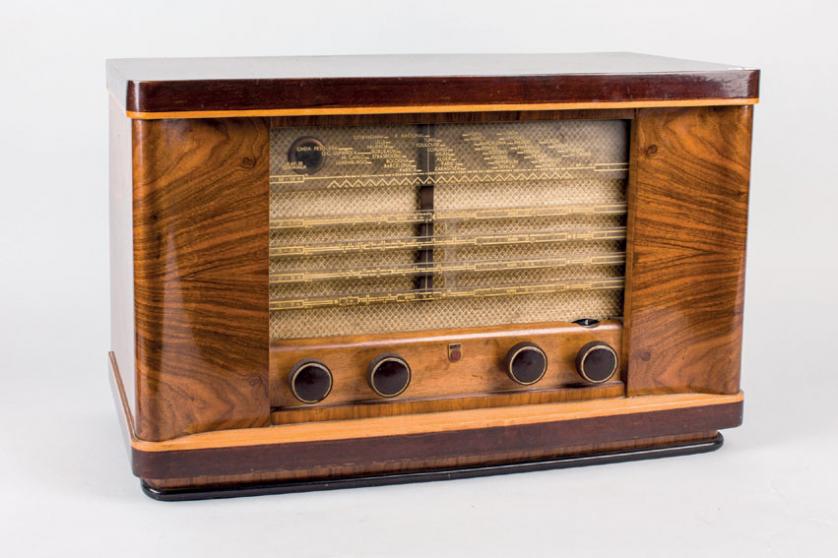 Radio Philips de sobremesa. Año 1949