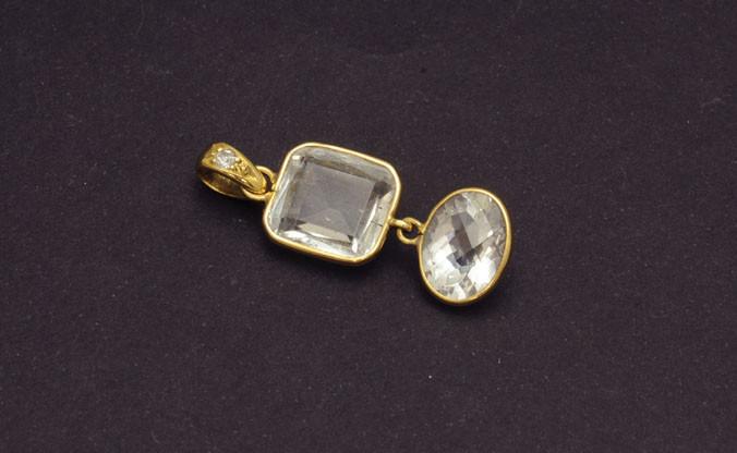 Gold pendant with aquamarines and diamond