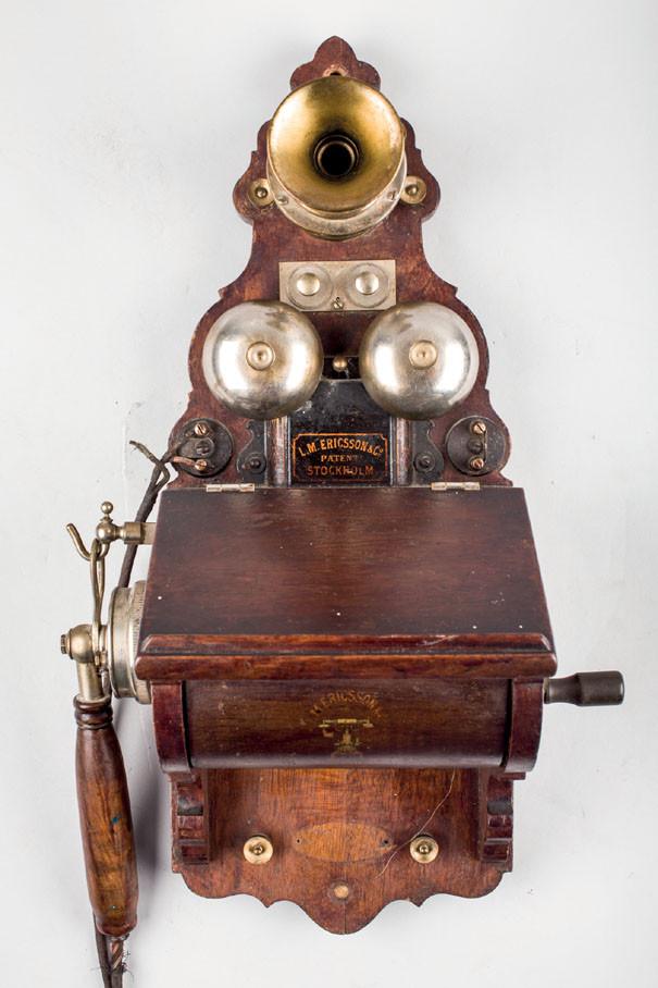 Primer teléfono Ericsson de pared.C.1900