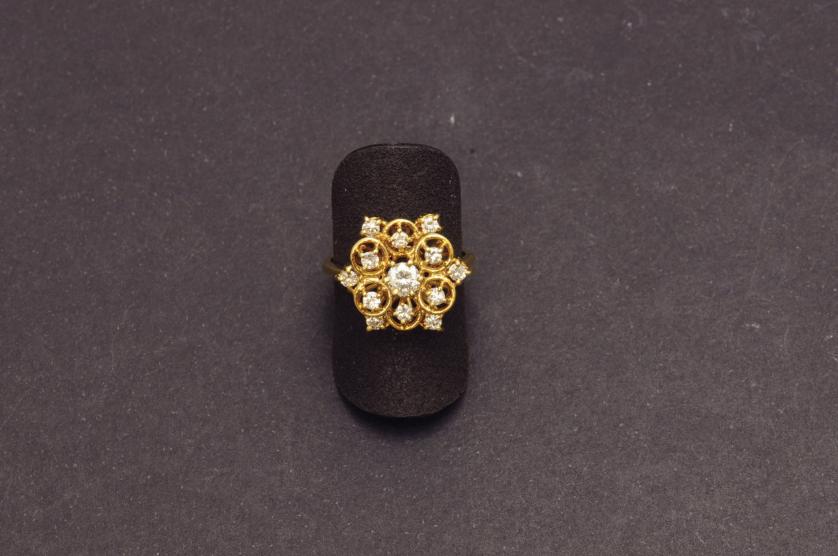 Diamond gold rosette ring