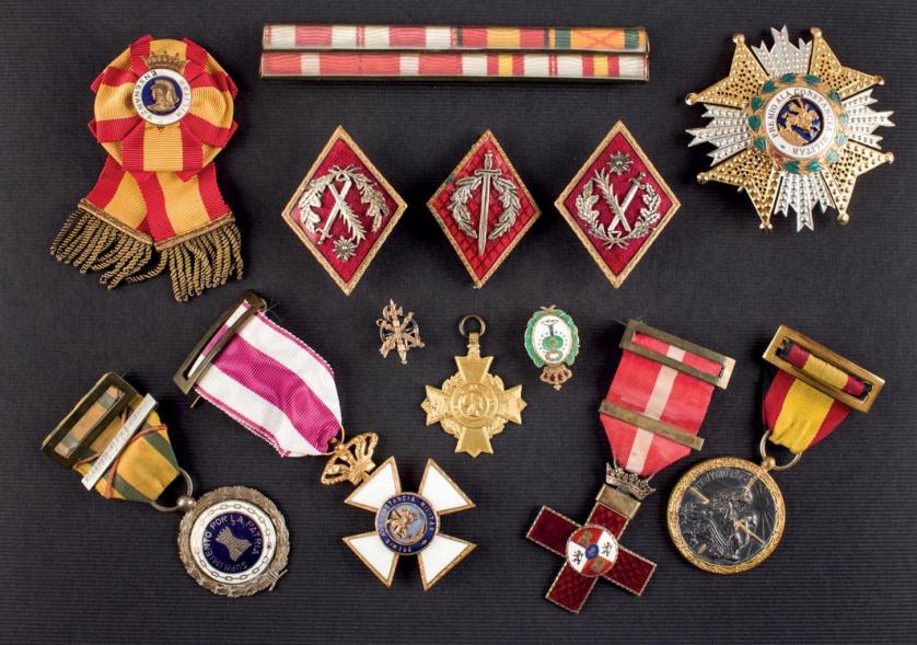 Lote formado por medallas y condecoraciones