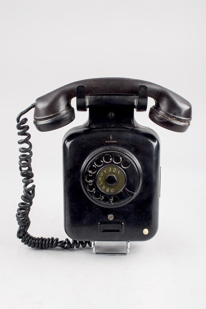 Teléfono SIEMENS de pared. Hacia 1945