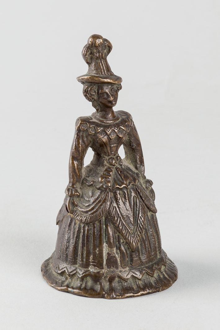 Antigua campana de bronce en forma de dama