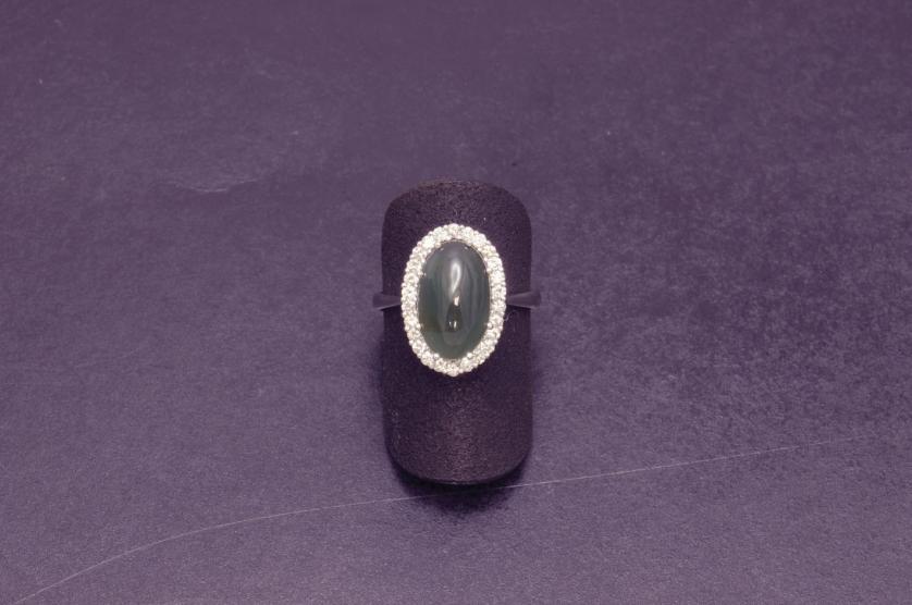 Gold ring with jade and diamonds