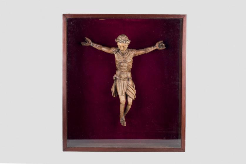 Cristo de madera tallada. S. XIII