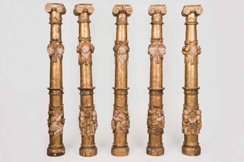 Five Plateresque columns. Castilla. 16th century