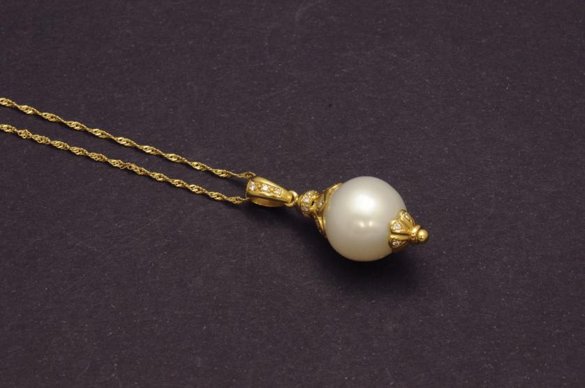 Yellow gold pearl and diamond pendant