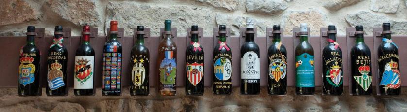 Colección de 32 botellas de vino conmemorativas