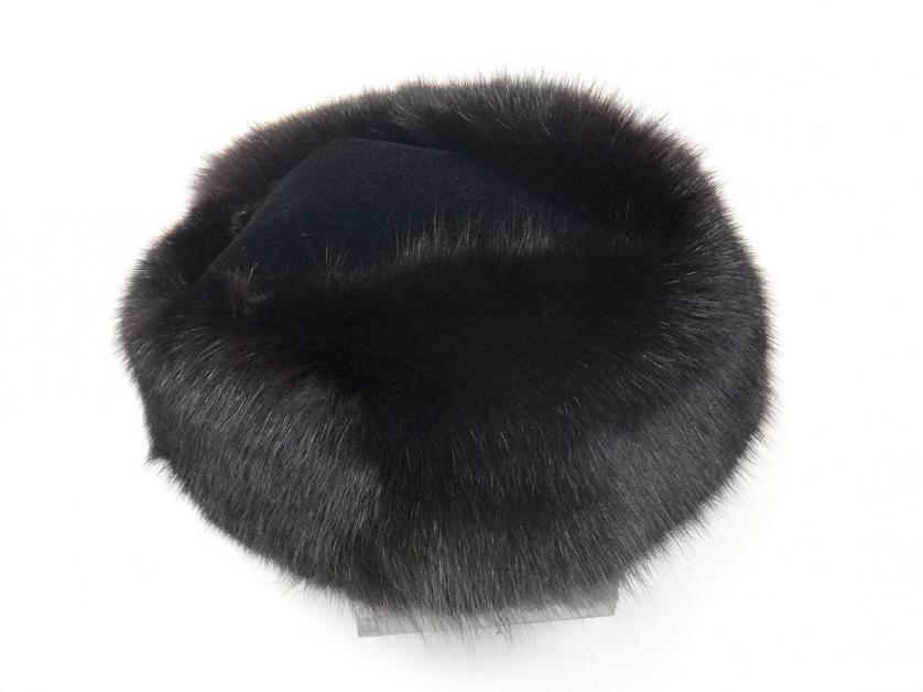 Givenchy. Sombrero de visón negro