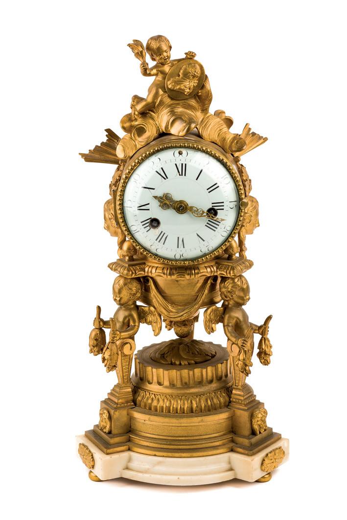 Reloj de sobremesa estilo Luis XVI. Antiguo
