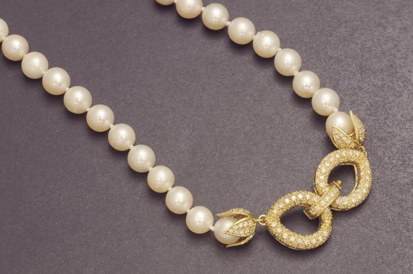 Collar de oro con perlas y brillantes