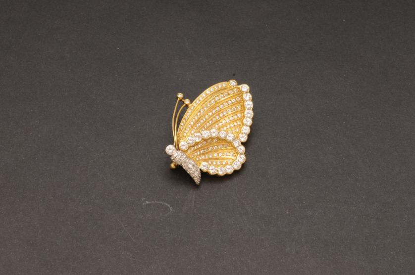 Broche mariposa con diamantes