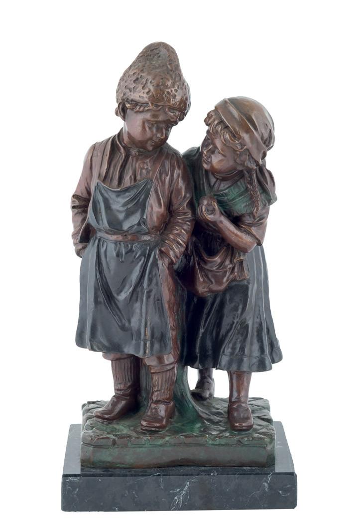 Figura de dos niños de bronce