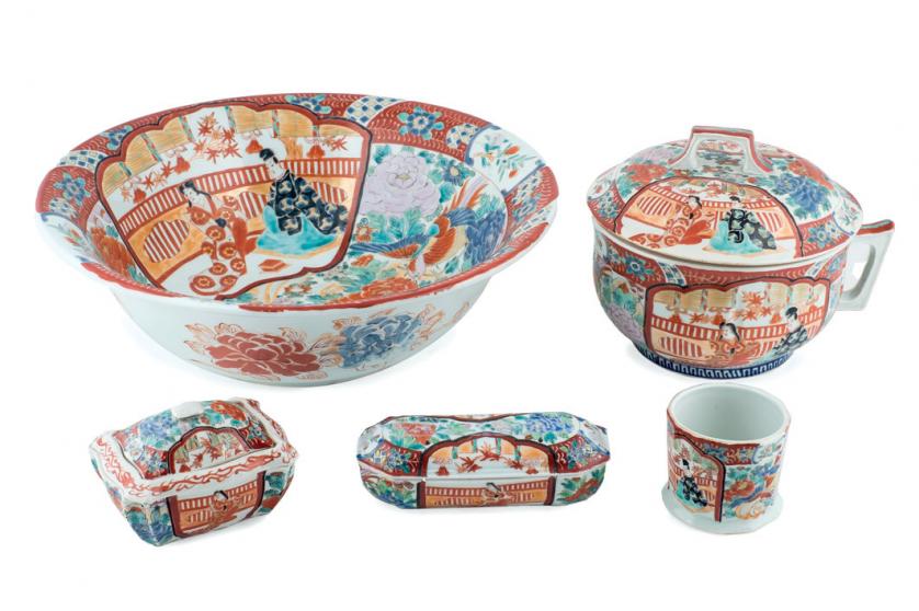 Cinco piezas de tocador porcelana japonesa