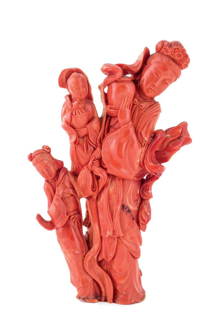 Figura de coral con tres figuras orientales