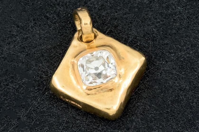 Colgante de Onieva con diamante de 4 cts