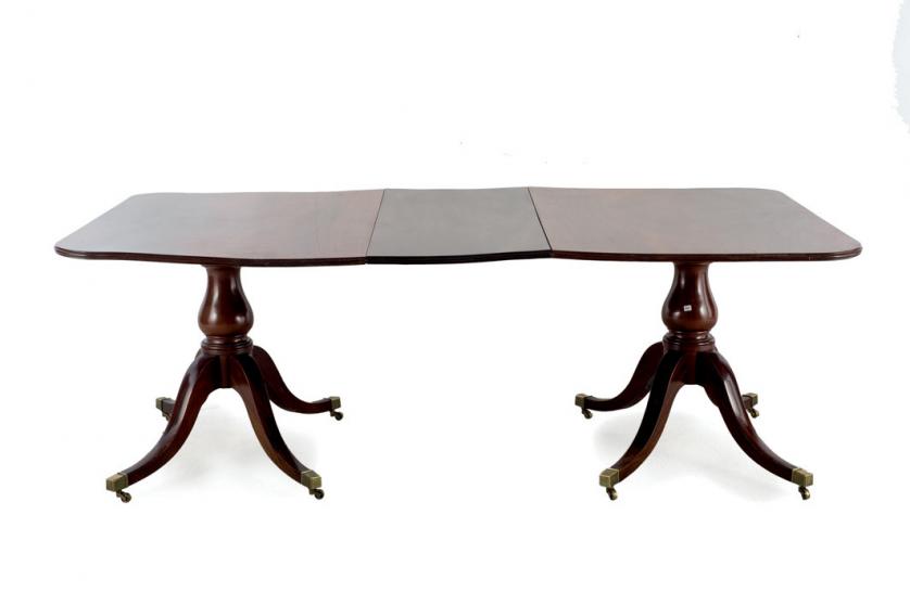 A Regency style dining table, 20th C.