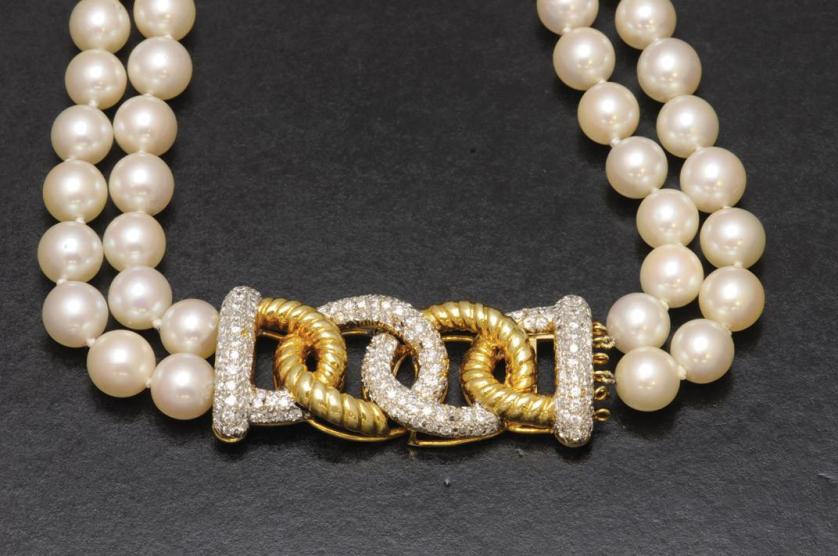 Collar de perlas cultivadas oro y diamantes