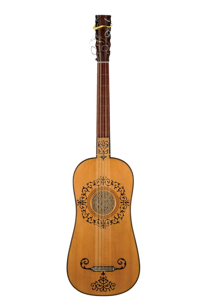 Guitarra barroca de cinco órdenes por M. L. N.