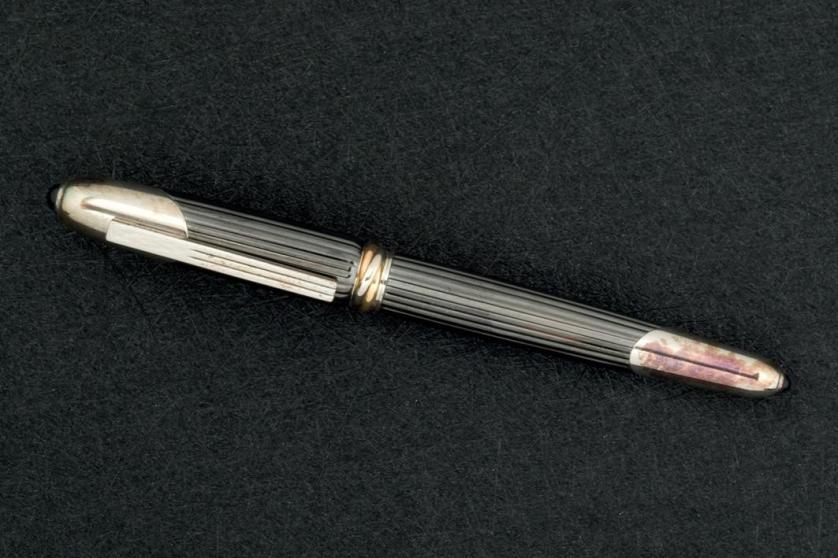 Cartier Pen with linear decoration