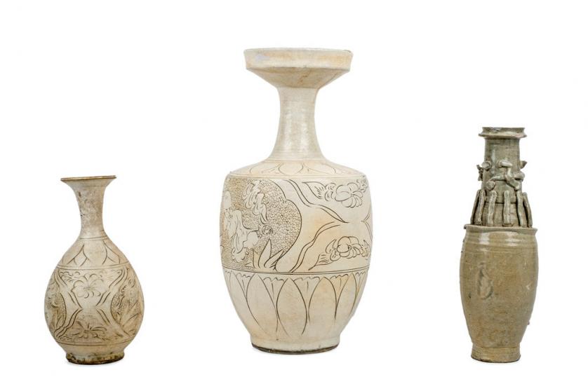 Cuatro jarrones en cerámica china