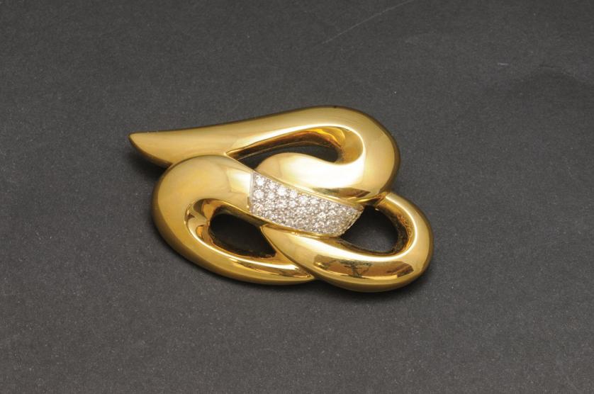 Diamond gold brooch