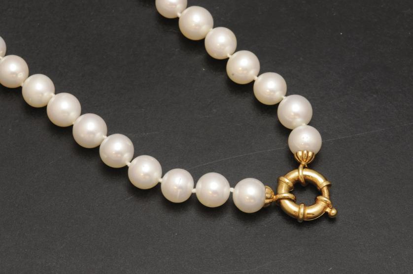 Collar de perlas cultivadas de 9.8 mm