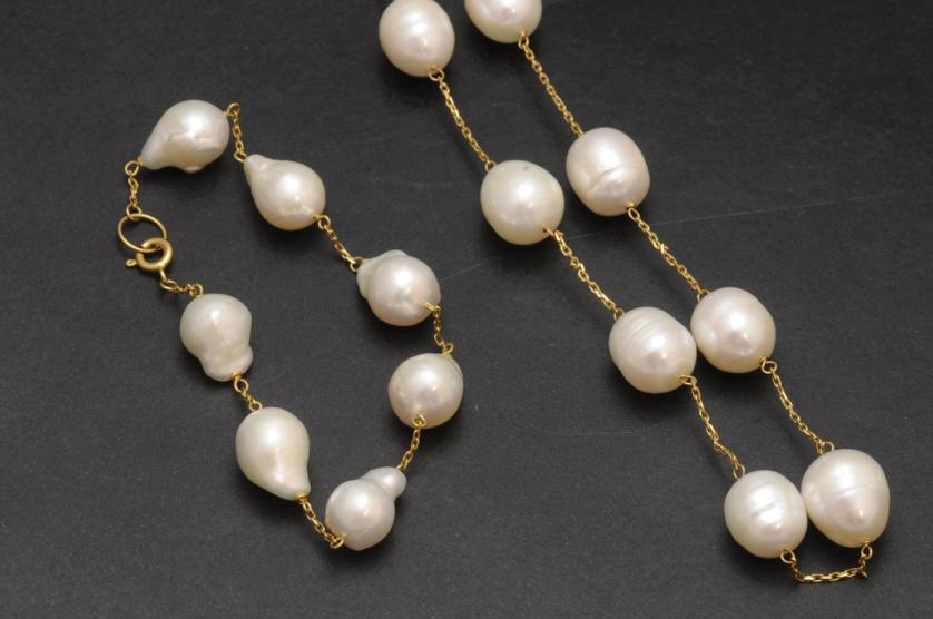Collar y pulsera de oro con perlas